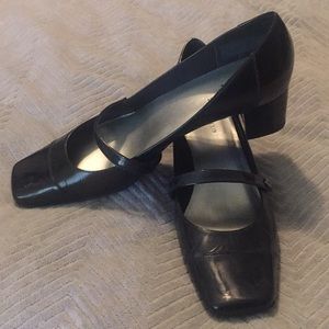 AK Anne Klein Iflex Mary Janes